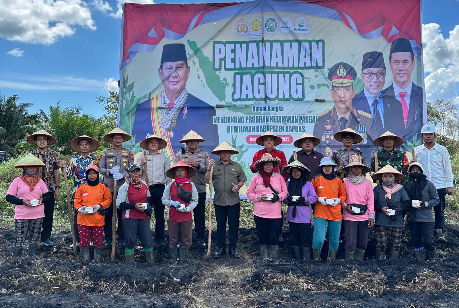 Bupati Kapuas HM Wiyatno Hadiri Panen Raya Jagung Kuartal II