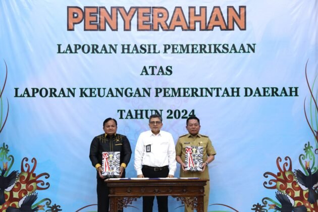 BPK RI Perwakilan Kalteng Serahkan Hasil Pemeriksaan LKPD Tahun 2024 ke Pemkab Kapuas