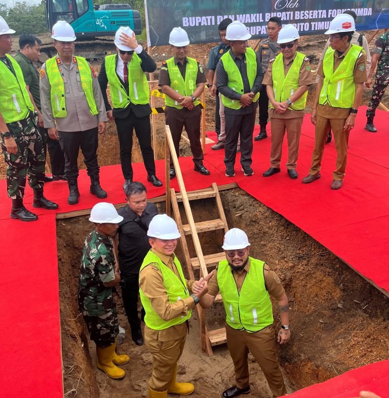 Bupati dan Wabup Bartim Lakukan Peletakan Batu Pertama Pembangunan Koramil 04 Kodim 1013 Buntok di Tamiang Layang