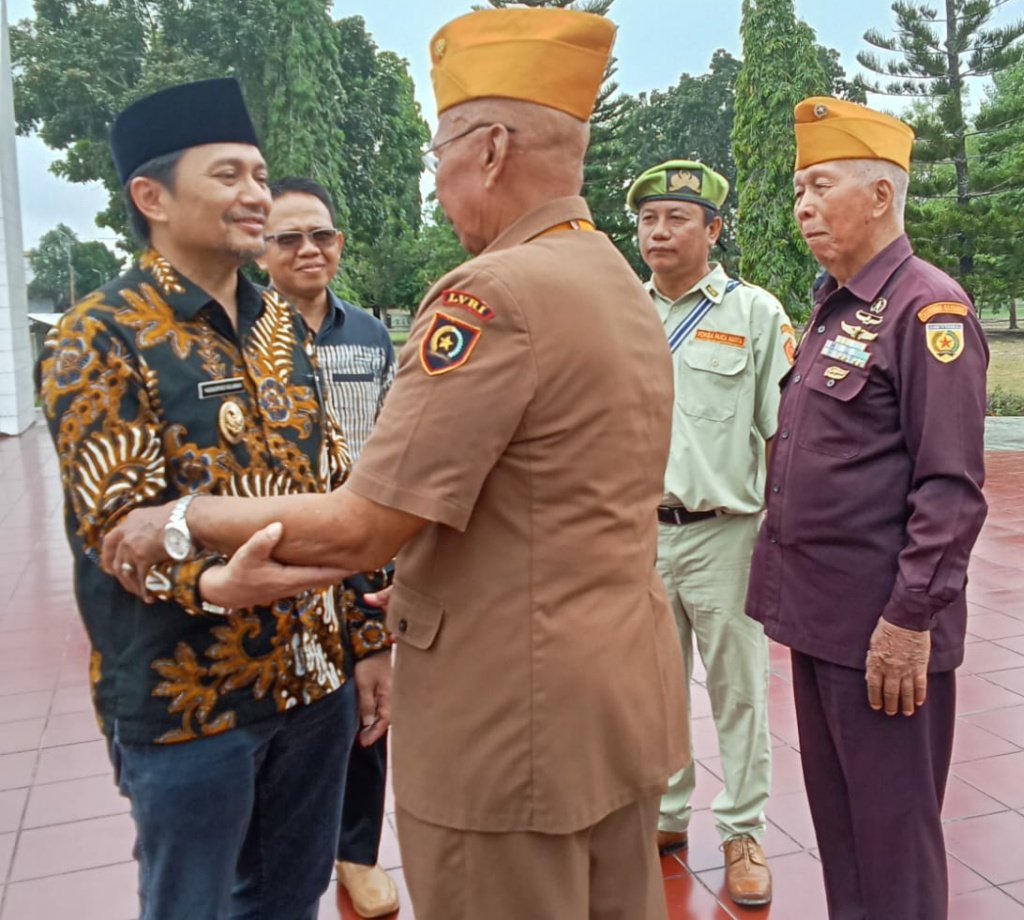 Wagub H Hasnuryadi Sulaiman Pimpin Ziarah ke Makam Pahlawan Bumi Kencana