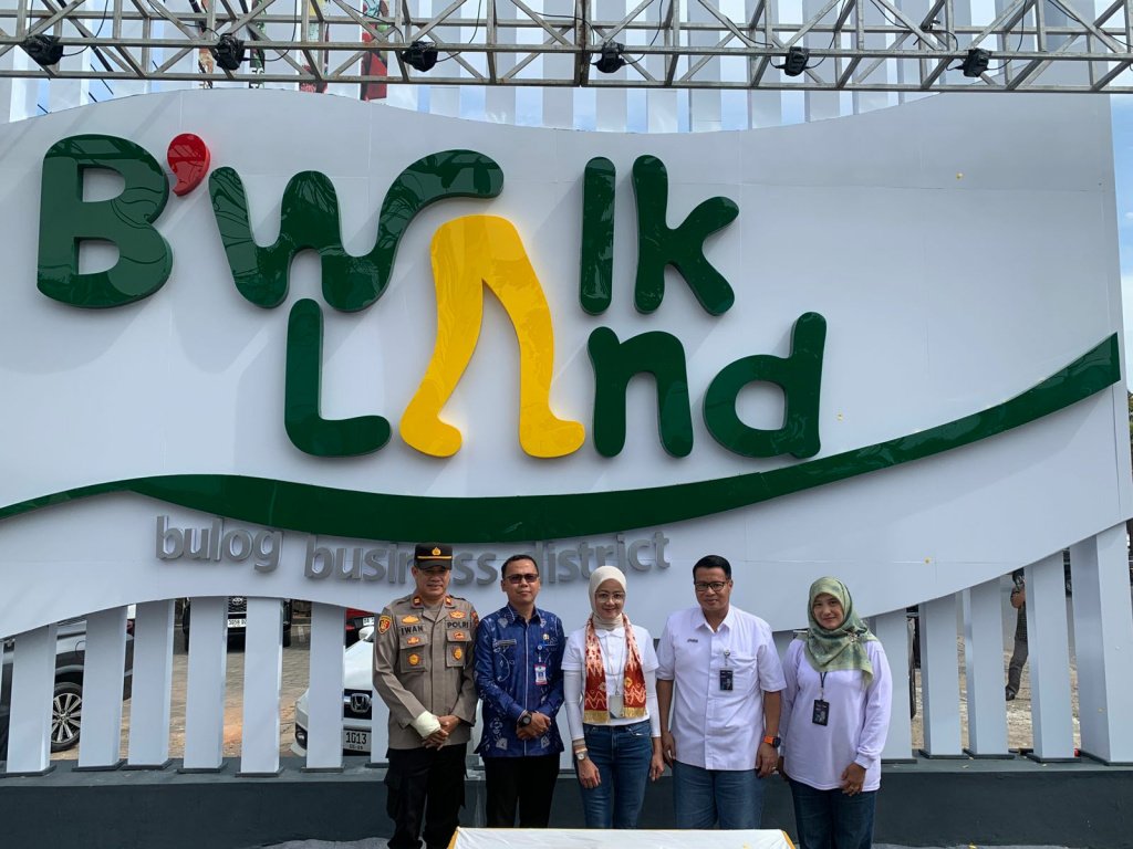 Direktur Bisnis Perum BULOG Resmikan Kawasan B’Walk Kertak Hanyar