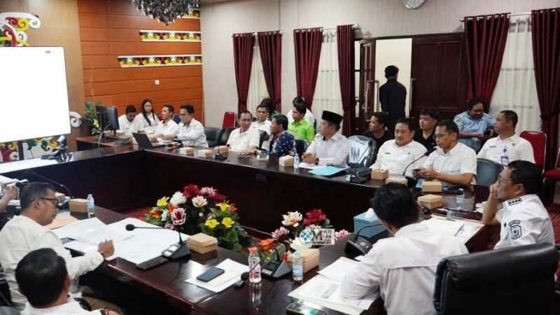 Pimpin Rapat Monev, Bupati Mura Tegaskan Pentingnya Sinergi Antar Perangkat Daerah