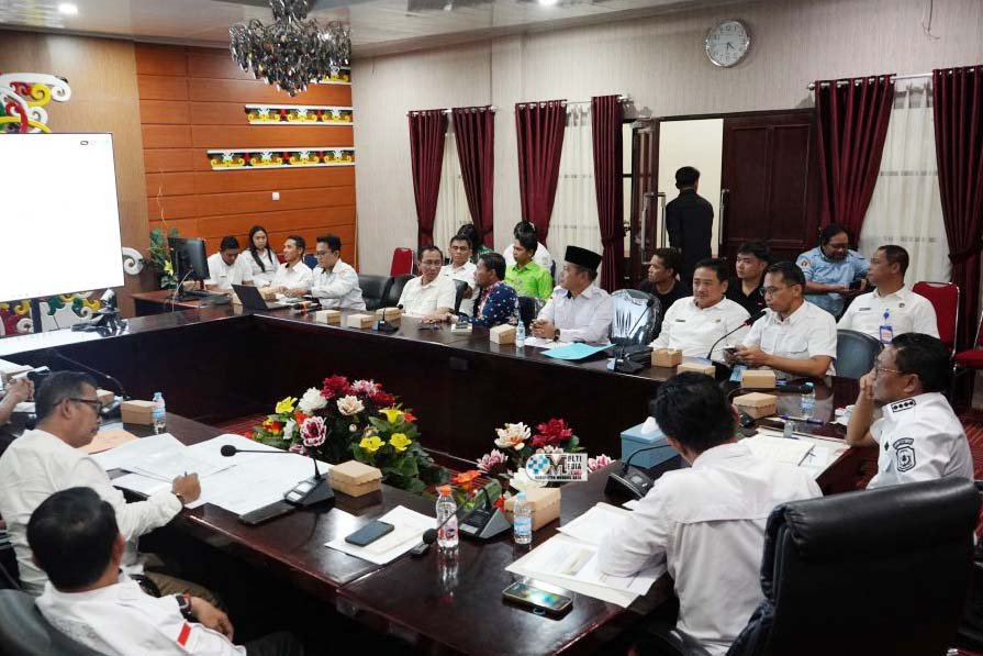 Pimpin Rapat Monev, Bupati Mura Tegaskan Pentingnya Sinergi Antar Perangkat Daerah