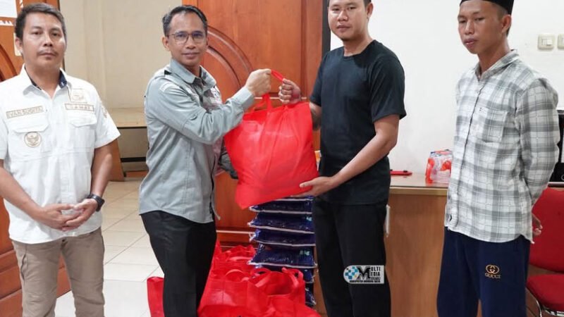 Penyaluran Bansos ke Pondok Pesantren Salapiah Almu’minun di Desa Bahitom dari Pemkab Mura