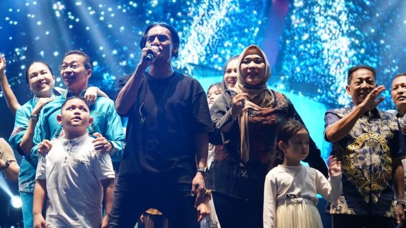 Malam Hiburan Harjad Kabupaten Mura, Charly Van Houten Pukau Masyarakat