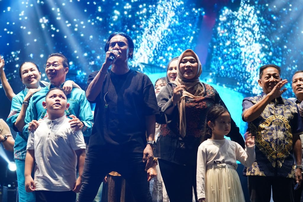 Malam Hiburan Harjad Kabupaten Mura, Charly Van Houten Pukau Masyarakat