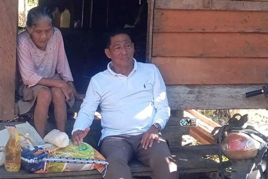 Bentuk Kepedulian Sosial, Bupati Heriyus Salurkan Sembako untuk Warga yang Membutuhkan