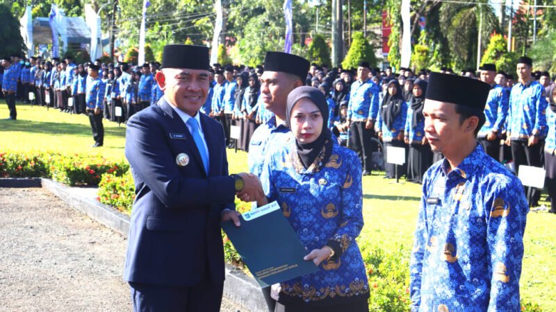 Bupati Rahmat Trianto Serahkan 2.655 SK P3K Paruh Waktu