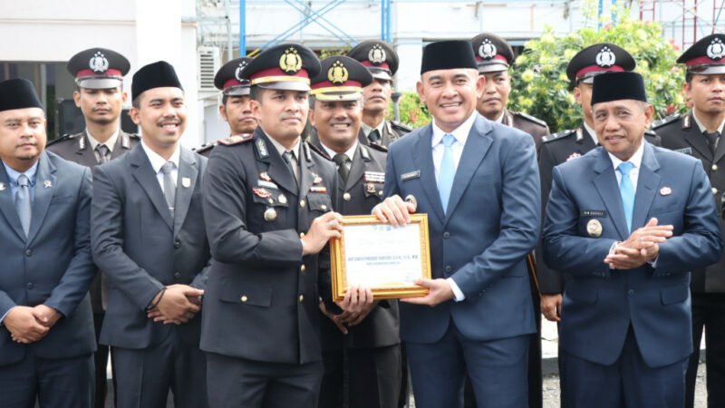 Polres Tanah Laut Terima Penghargaan dari Bupati H Rahmat Trianto 
