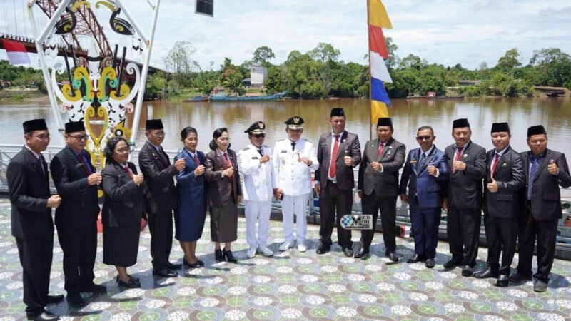 Pengibaran Merah Putih Raksasa Warnai HUT Ke–80 RI di Murung Raya
