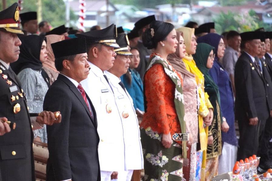 Bupati dan Wakil Bupati Mura Hadiri Upacara Penurunan Bendera HUT ke-80 RI