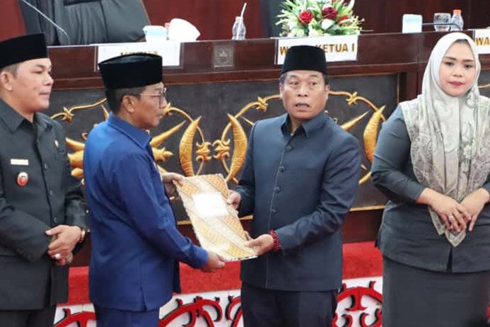 Rapur Penyerahan Keputusan DPRD dan Berita Acara Persetujuan Bersama Raperda APBD Perubahan