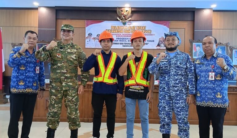 Bupati dan Wabup Bartim Lepas 28 Peserta Ikuti Pelatihan Operator Alat Berat