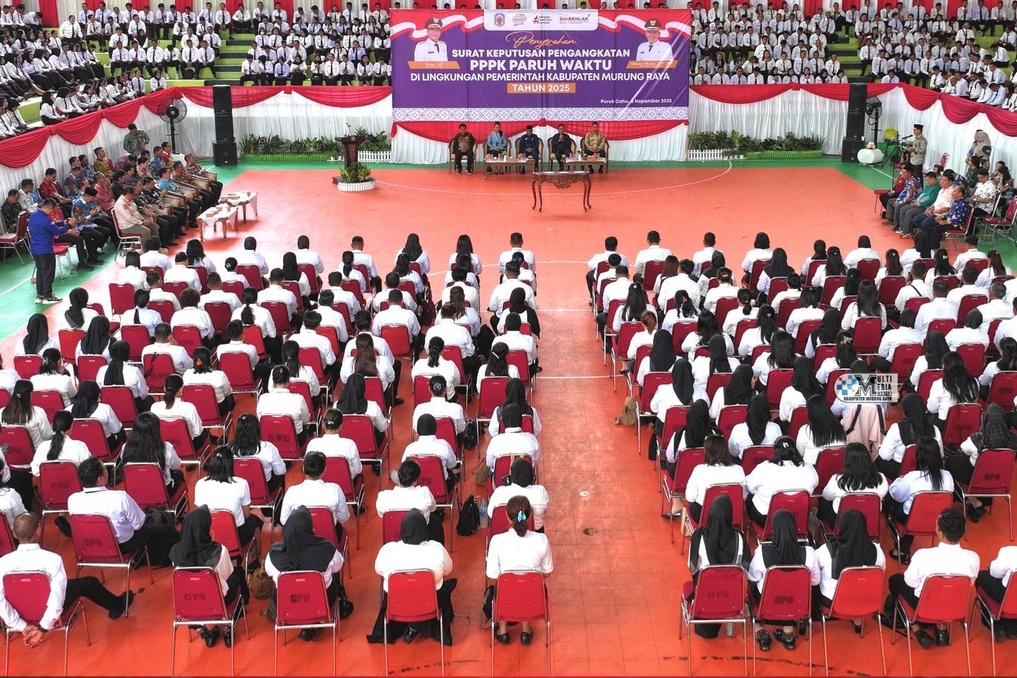 Serahkan SK Pengangkatan, Bupati Sampaikan PPPK Paruh Waktu Adalah Abdi Masyarakat yang Bertugas Berikan Pelayanan Publik