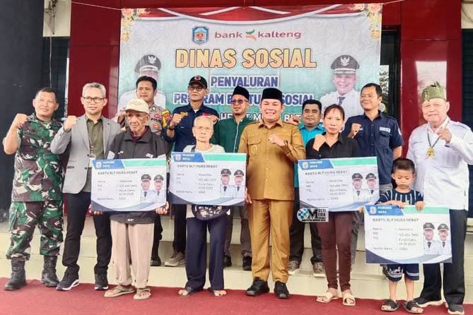 Pemkab Mura Salurkan Kartu Hebat BLT Triwulan III Tahun 2025