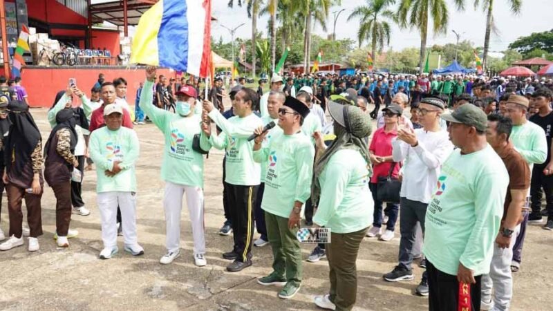 Ratusan Santriwan dan Santriwati Ikuti Jalan Sehat Peringatan HSN Tingkat Kabupaten Mura