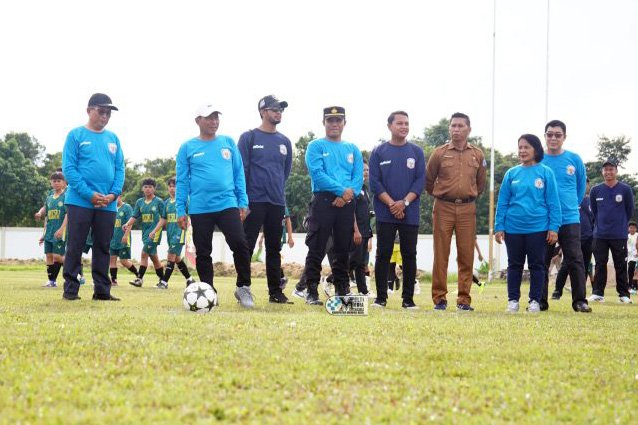 Heriyus Buka Turnamen Sepak Bola Bupati Cup I HEBAT