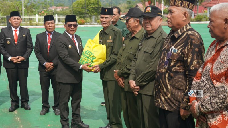 Inspektur Upacara, Bupati Mura Bacakan Amanat Mensos RI Pada Peringatan Hari Pahlawan