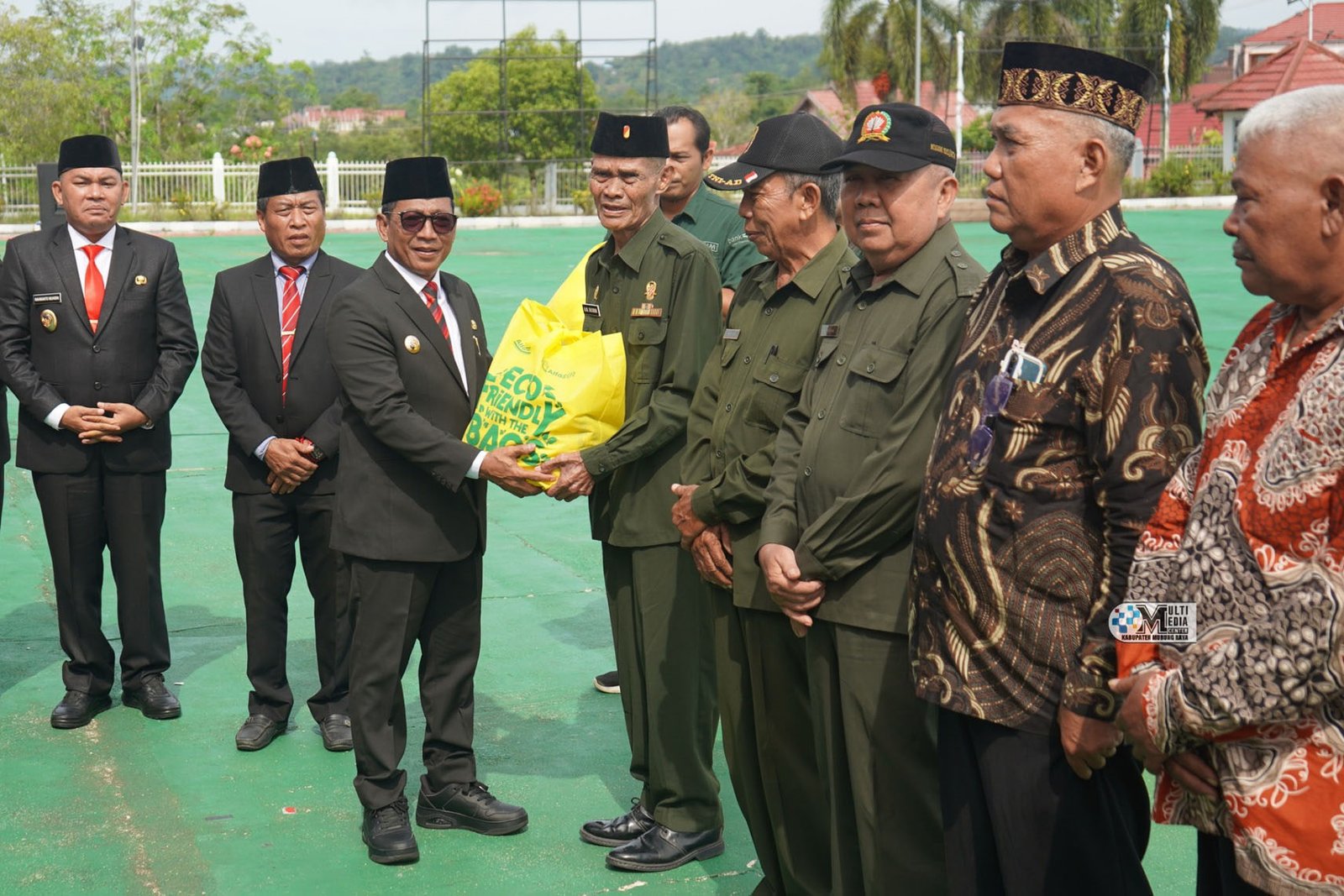 Inspektur Upacara, Bupati Mura Bacakan Amanat Mensos RI Pada Peringatan Hari Pahlawan