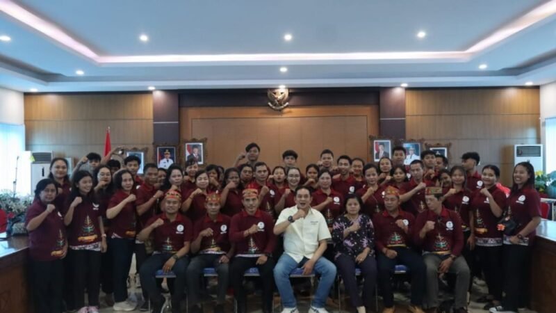 Bupati Muhammad Yamin Lepas Kontingen Festival Tandak Intan Kaharingan Bartim 2025