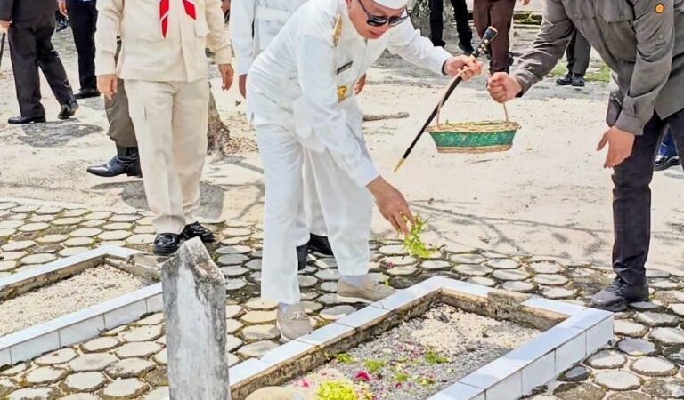 Gubernur H Muhidin Pimpin Upacara Peringatan Hari Pahlawan