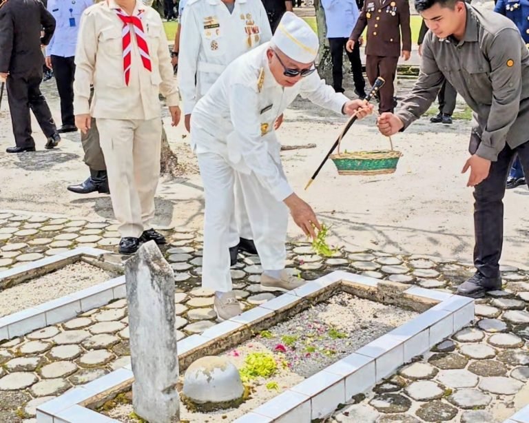 Gubernur H Muhidin Pimpin Upacara Peringatan Hari Pahlawan