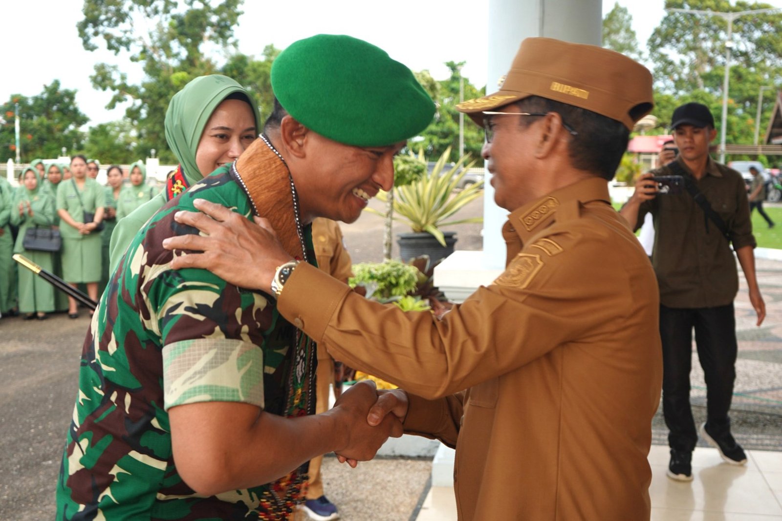 Bupati Mura Herius Sambut Kedatangan Dandim 1013/Mtw Letkol. Inf. Nurwahid