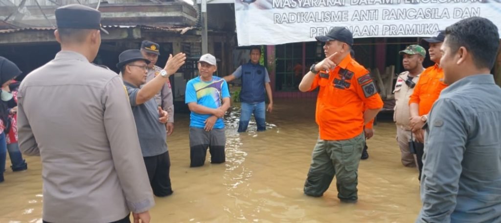 Bupati Muhammad Yamin Tinjau Kondisi Banjir di Kecamatan Dusun Tengah