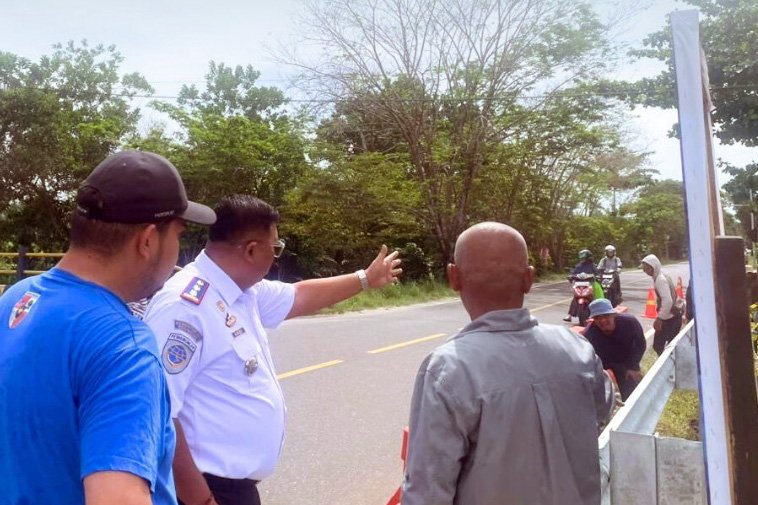 Penanganan LRK, Komitmen Dishub Kalteng terhadap Keselamatan Lalu Lintas di Jalan G. Obos Ujung