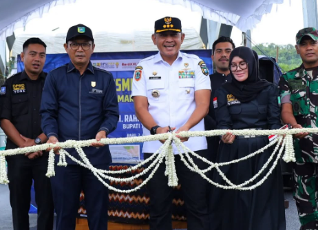 Bupati Berharap Jembatan Penghubung Desa Damar Lima-Desa Damit Semakin Meningkatkan Perekonomian Masyarakat