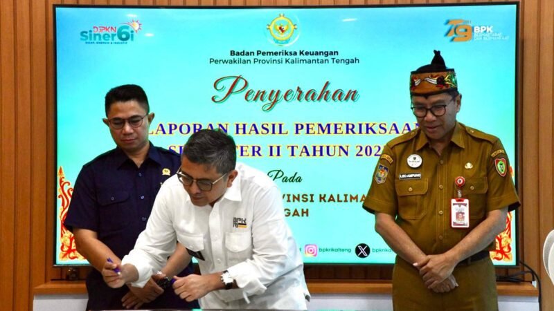 BPK Serahkan LHP Kepatuhan kepada Pemprov dan DPRD Kalteng