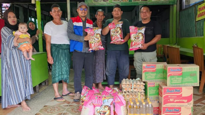 Pertamina Patra Niaga Regional Kalimantan Bantu Warga Terdampak Banjir di Desa Pesayangan