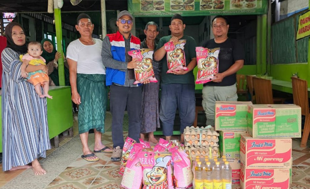 Pertamina Patra Niaga Regional Kalimantan Bantu Warga Terdampak Banjir di Desa Pesayangan