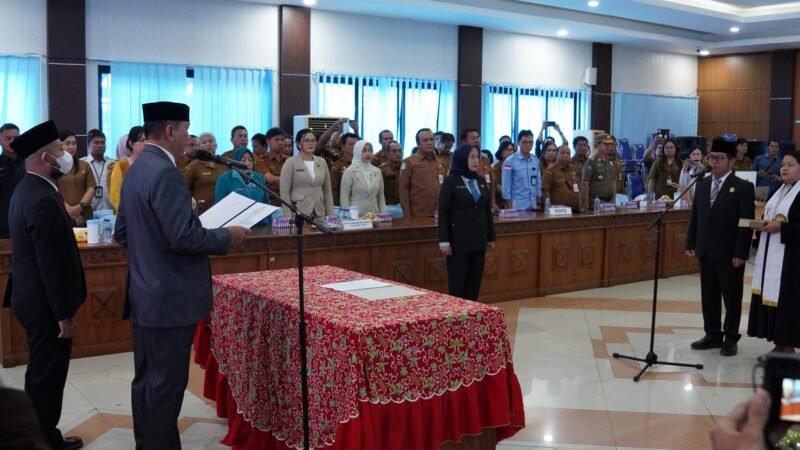 Bupati Muhammad Yamin Lantik Misnohartaku Sebagai Sekda Bartim