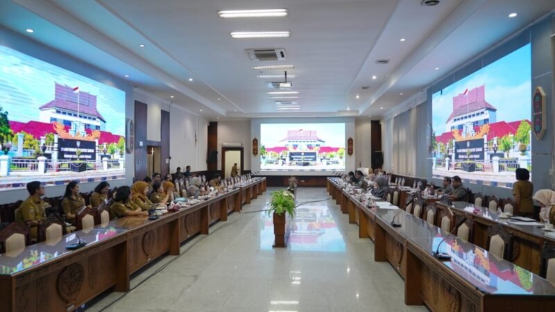 Pansus DPRD dan Tim Pemprov Kalteng Gelar Rapat Bersama Terkait Penyelenggaraan Penanaman Modal dan PTSP