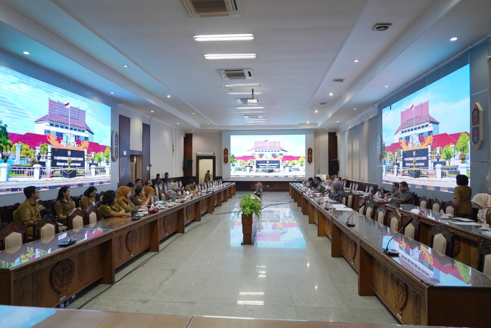 Pansus DPRD dan Tim Pemprov Kalteng Gelar Rapat Bersama Terkait Penyelenggaraan Penanaman Modal dan PTSP