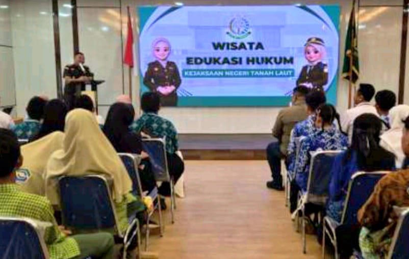 Kejari Ajak Para Siswa SMP se-Tanah Laut Mengenal Dunia Penegakan Hukum