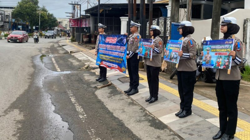 Sat Lantas Polres Tanah Laut Gelar Polantas Menyapa Pengendara