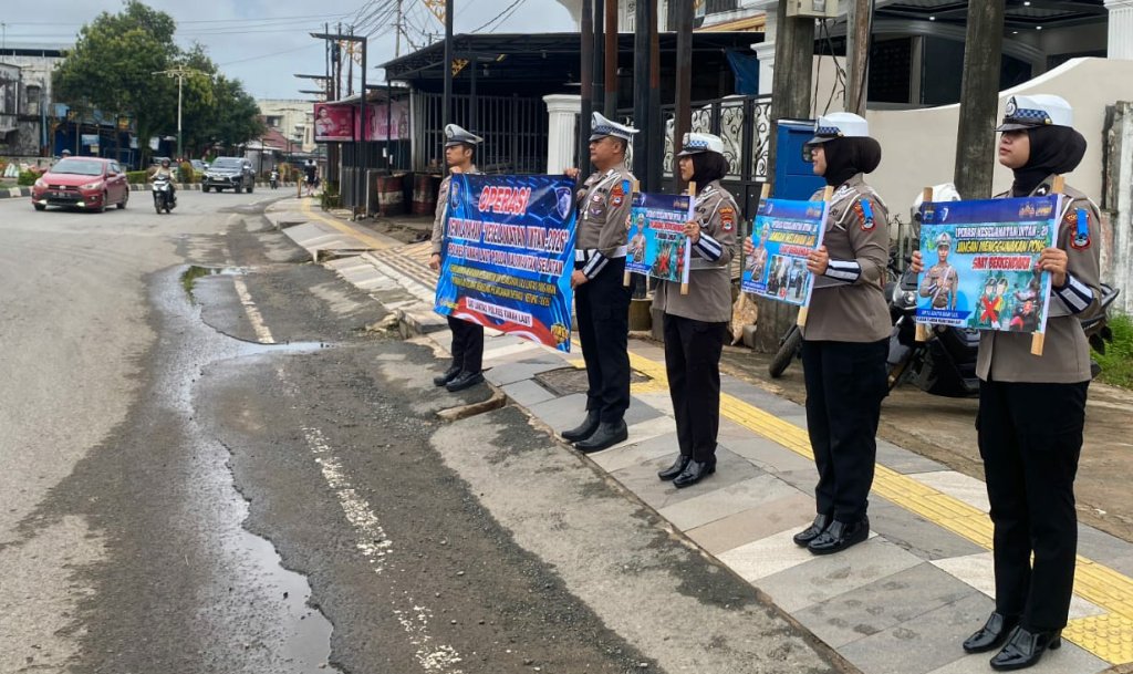 Sat Lantas Polres Tanah Laut Gelar Polantas Menyapa Pengendara