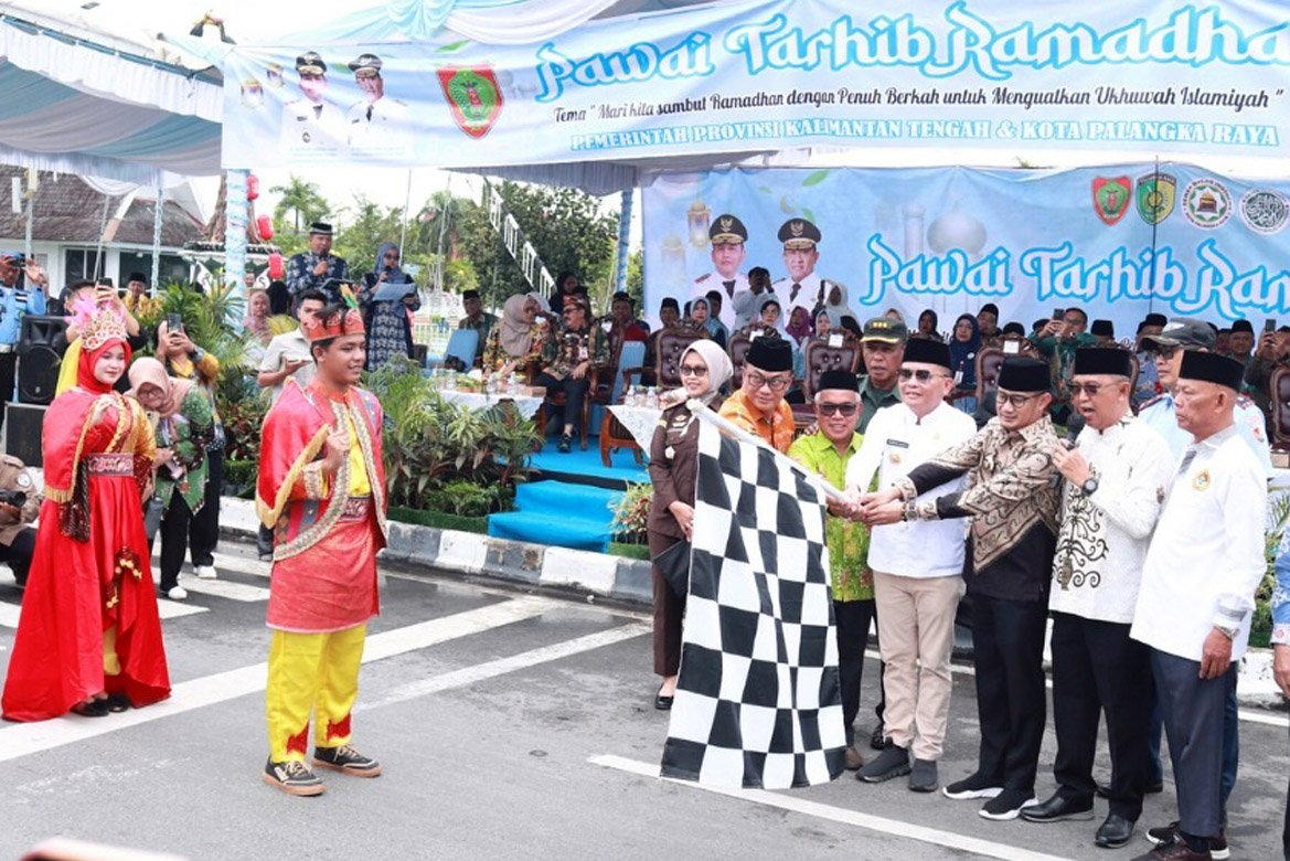 Gubernur Kalteng Lepas Peserta Pawai Tarhib Ramadan 1447 H dari Bundaran Besar Palangka Raya
