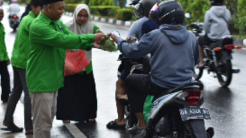 DPC PKB Kapuas Berbagi Ratusan Takjil