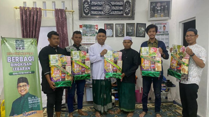 Sambut Hari Kemenangan PKB Kapuas Bagikan Bingkisan Lebaran