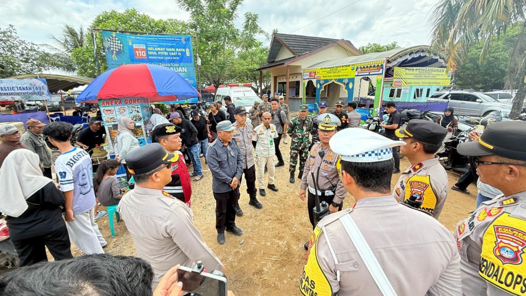 Dirlantas Polda Kalsel Didampingi Kapolres Tanah Laut Cek Jalur Menuju Pantai Batakan Baru
