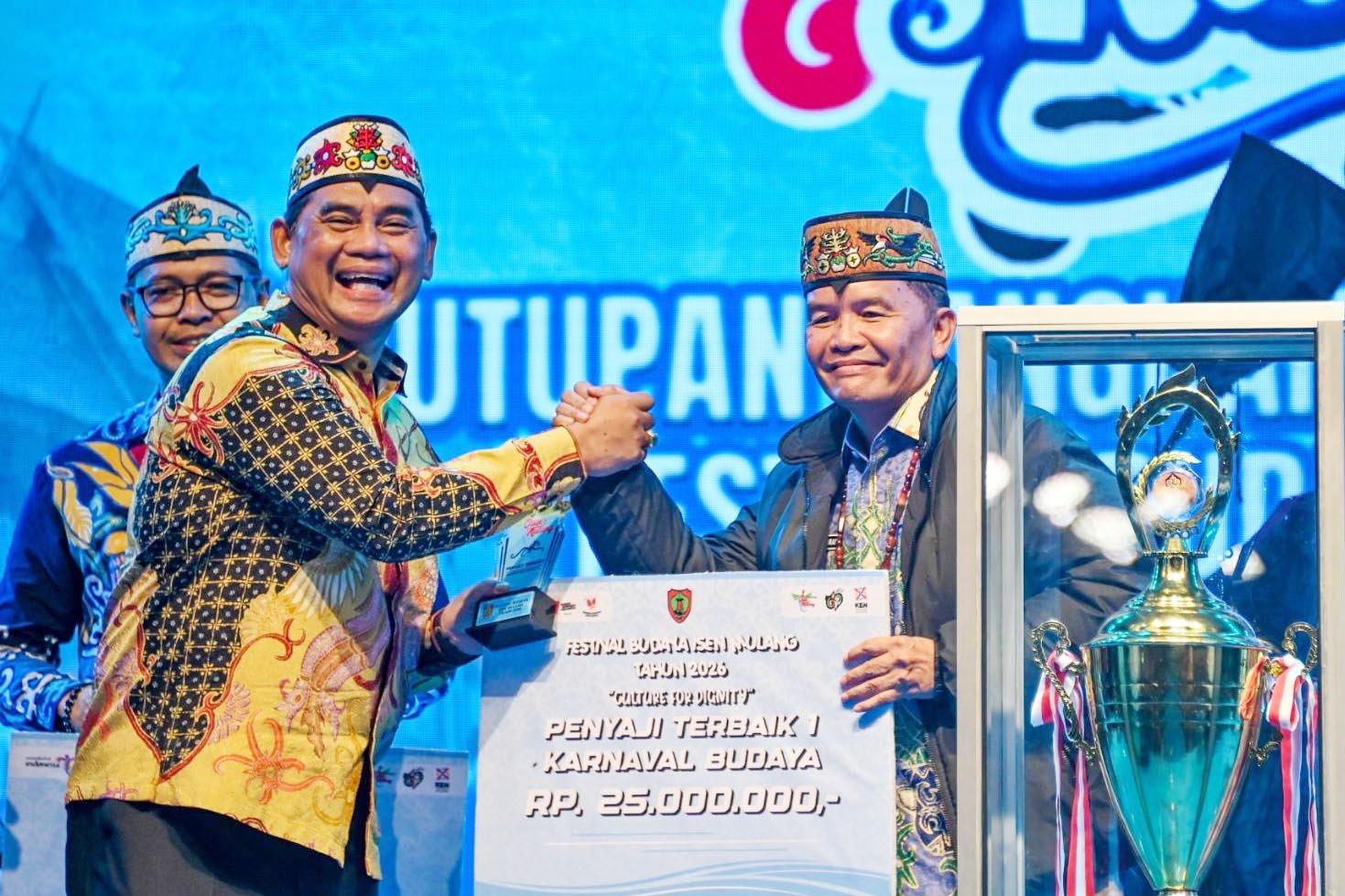 Gubernur Tutup Rangkaian Peringatan Harjad Ke-69 Kalteng, Barito Utara Raih Juara Umum FBIM