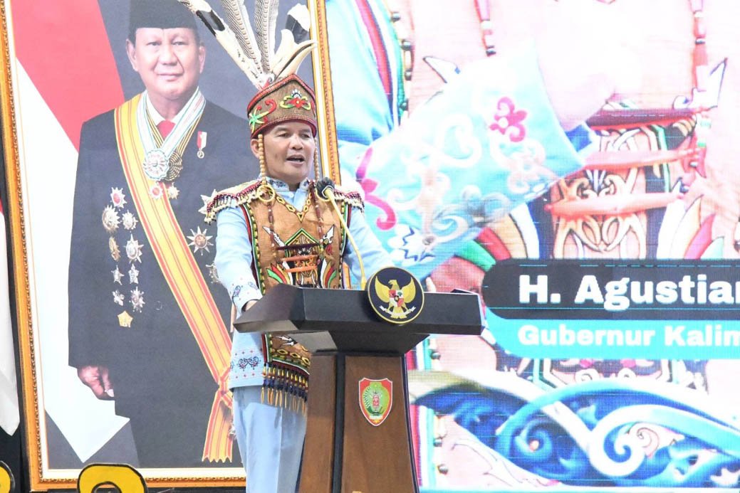 Lantik Pengurus DAD dan BATAMAD se-Kalteng, Gubernur Ajak Perkuat Peran Adat Jaga Harmoni Daerah