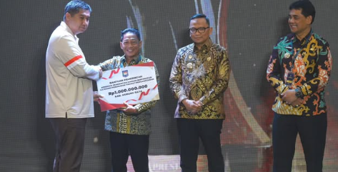 Bupati Heriyus Terima Penghargaan Kemendagri RI Kategori Penurunan Tingkat Pengangguran