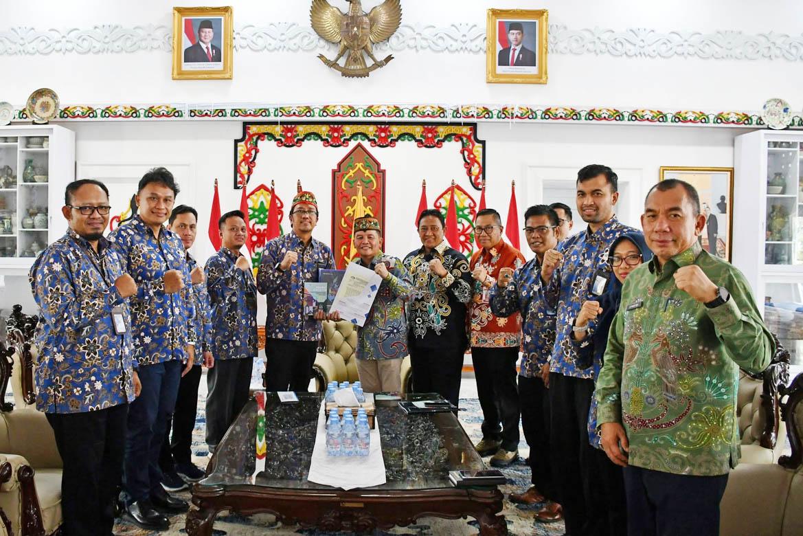 Gubernur Kalteng Terima Laporan Eksekutif Daerah Semester II 2025 dan Policy Brief dari BPKP