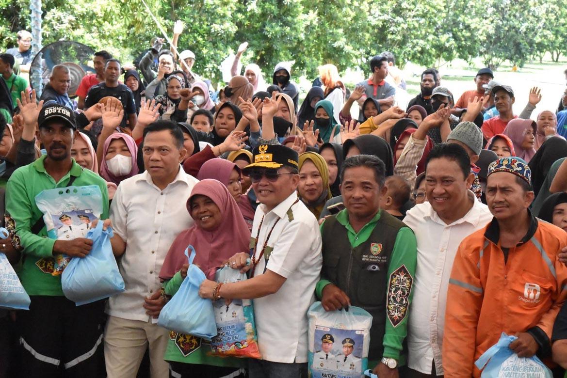 Jelang Idulfitri, Gubernur Kalteng Buka Pasar Murah Ramadhan untuk Ojek Online dan Petugas Kebersihan