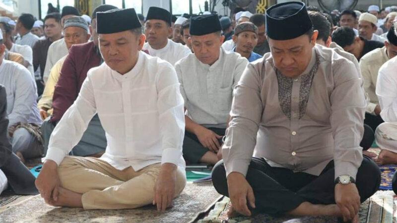 Gubernur Bersama Wagub Kalteng Sholat Idulfitri di Masjid Raya Darusallam Palangka Raya