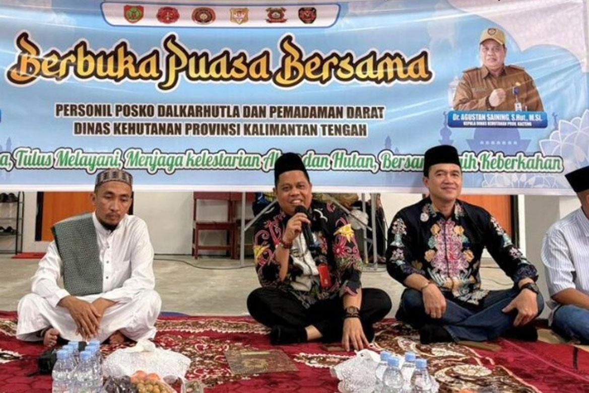 Pererat Silaturahmi, Kadishut Kalteng Hadiri Buka Puasa Bersama Relawan Karhutla